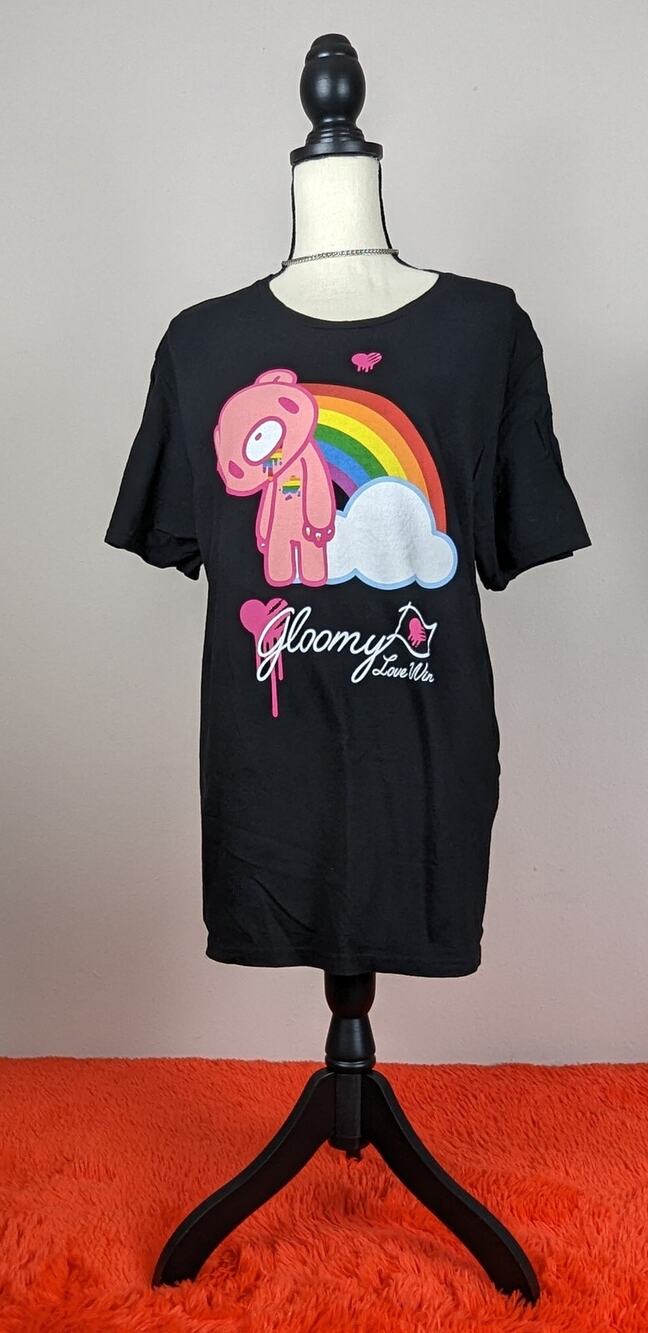 Hot Topic Gloomy Bear Love Win Rainbow Pride Short Sleeve Tee Shirt Mens L